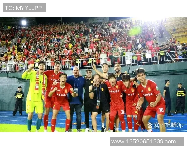 赛后分析广州足球队与重庆足球队的战术意识与表现对比